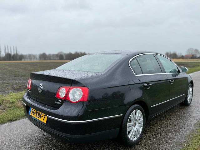 Volkswagen - 2009 - passat - 1.4 tsi highl. bluem - 96-kbf-7 - afbeelding 12 van  16