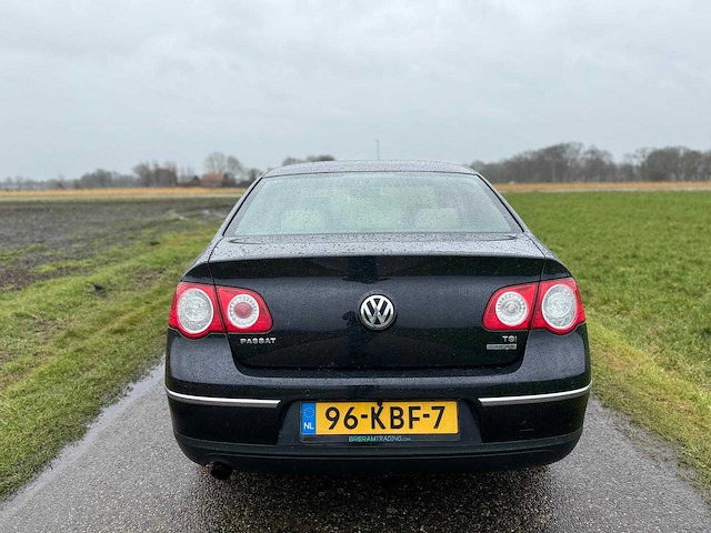 Volkswagen - 2009 - passat - 1.4 tsi highl. bluem - 96-kbf-7 - afbeelding 13 van  16