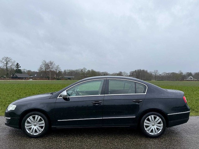 Volkswagen - 2009 - passat - 1.4 tsi highl. bluem - 96-kbf-7 - afbeelding 15 van  16