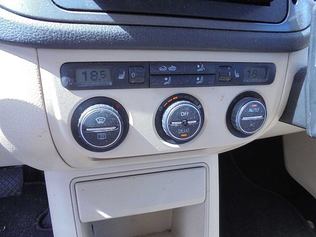 Volkswagen - 2009 - tiguan - 2.0 tsi sport&st.4m - jb-180-v - afbeelding 5 van  16