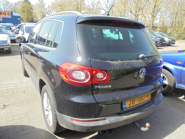 Volkswagen - 2009 - tiguan - 2.0 tsi sport&st.4m - jb-180-v - afbeelding 11 van  16