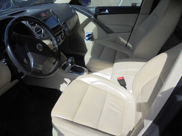 Volkswagen - 2009 - tiguan - 2.0 tsi sport&st.4m - jb-180-v - afbeelding 13 van  16