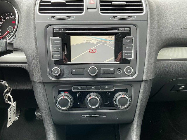 Volkswagen - 2010 - golf - 1.2 tsi tour - personenauto (14-lvj-7) - afbeelding 3 van  19