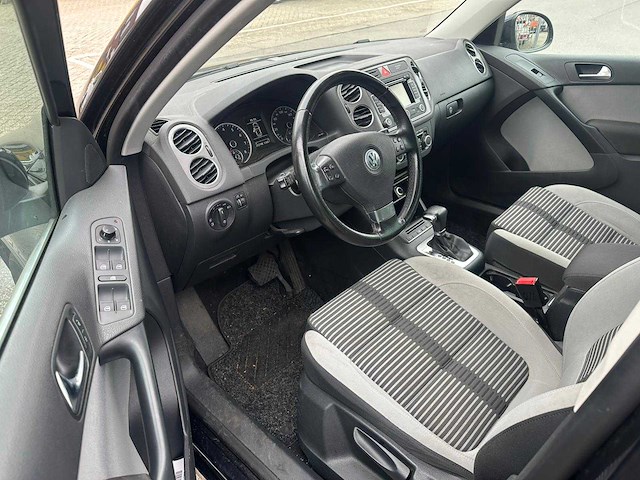 Volkswagen - 2010 - tiguan - 2.0 tsi sport- automaat - personenauto - afbeelding 2 van  5