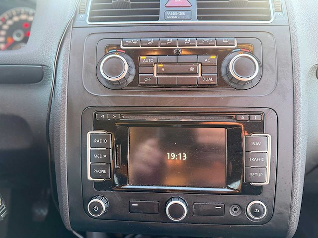 Volkswagen - 2010 - touran - 1.2 tsi comfl. bluem - 01-ngn-4 - afbeelding 3 van  15