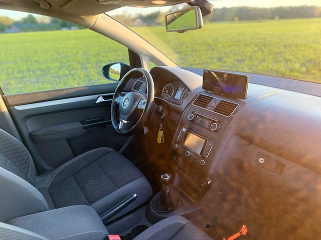 Volkswagen - 2010 - touran - 1.2 tsi comfl. bluem - 01-ngn-4 - afbeelding 13 van  15