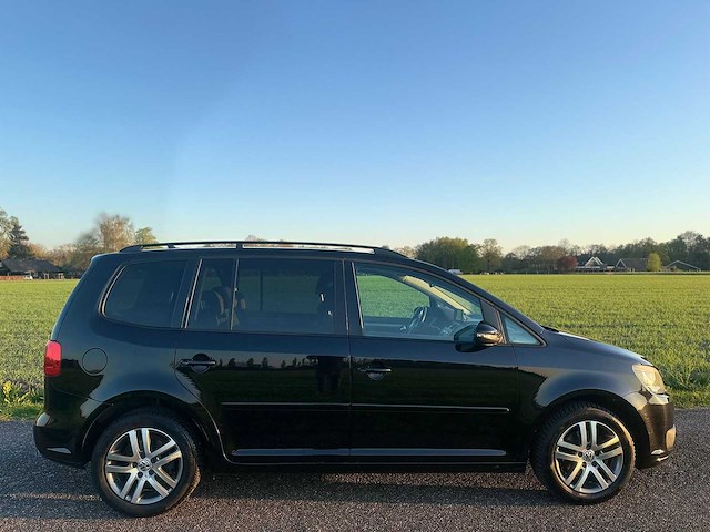 Volkswagen - 2010 - touran - 1.2 tsi comfl. bluem - 01-ngn-4 - afbeelding 10 van  13