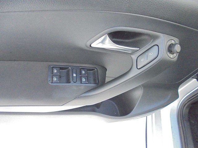 Volkswagen - 2011 - polo - 1.2 tdi bl.m. comfl. - 07-rjd-8 - afbeelding 8 van  11