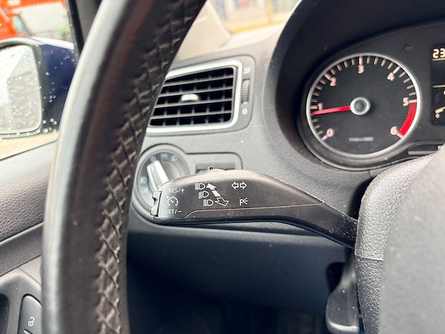 Volkswagen - 2011 - polo - 1.2 tdi bl.m. comfl. - 82-rlt-8 - afbeelding 5 van  16