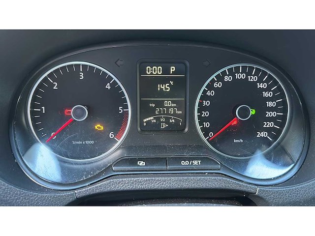 Volkswagen - 2011 - polo - 1.6 tdi highline automaat - 8-zll-21 - afbeelding 2 van  11
