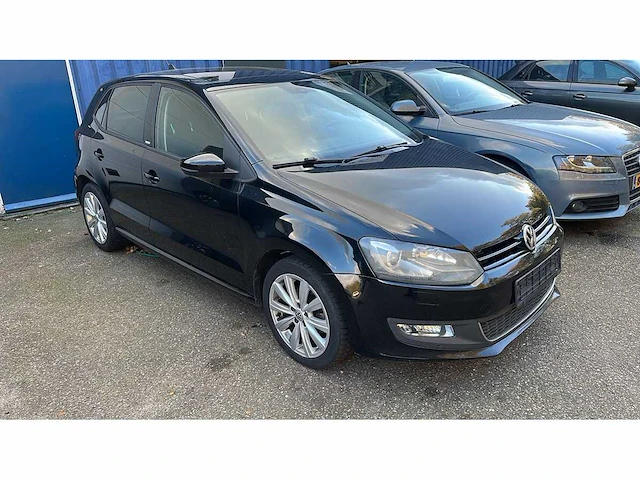 Volkswagen - 2011 - polo - 1.6 tdi highline automaat - 8-zll-21 - afbeelding 2 van  6
