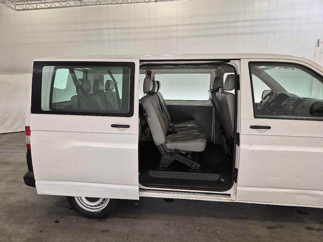 Volkswagen - 2013 - 9 -peroons - transporter kombi - 2.0 tdi l1h1 tr.base - personenauto - afbeelding 10 van  14