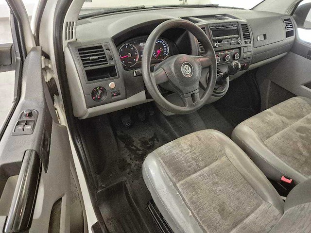 Volkswagen - 2013 - 9 -peroons - transporter kombi - 2.0 tdi l1h1 tr.base - personenauto - afbeelding 13 van  14