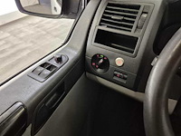 Volkswagen - 2013 - 9 -peroons - transporter kombi - 2.0 tdi l1h1 tr.base - personenauto - afbeelding 14 van  14