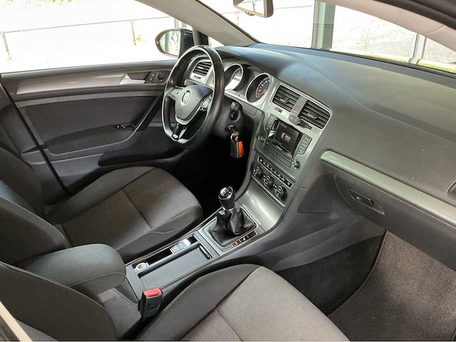 Volkswagen - 2013 -golf - 1.2 tsi highline - gti uitrusting marge auto - afbeelding 13 van  31