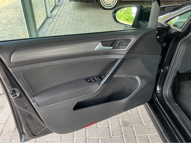 Volkswagen - 2013 -golf - 1.2 tsi highline - gti uitrusting marge auto - afbeelding 18 van  31