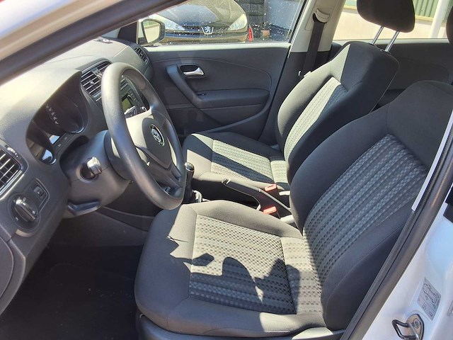 Volkswagen - 2014 - polo - 1.0 trendline - personenauto - afbeelding 2 van  16