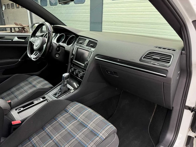 Volkswagen - 2015 - golf - 1.4 tsi gte - personenauto - afbeelding 9 van  24