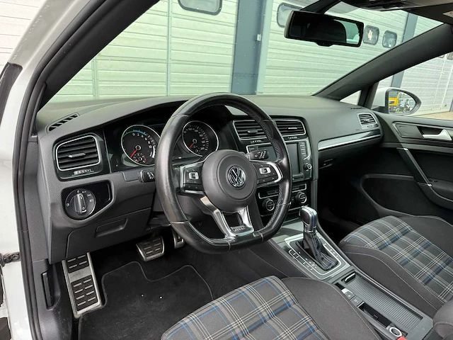 Volkswagen - 2015 - golf - 1.4 tsi gte - personenauto - afbeelding 23 van  24