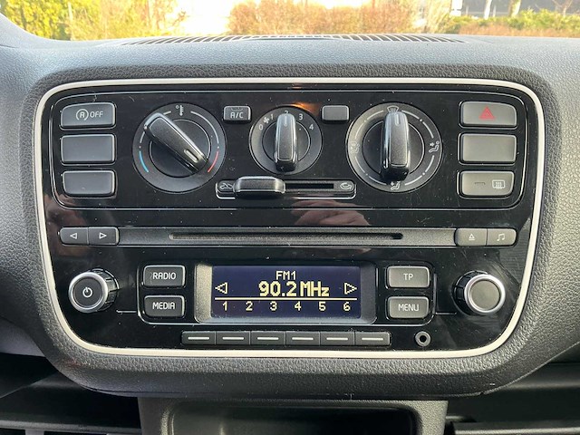 Volkswagen - 2015 - up! - 1.0 take up! bluem. - personenauto (7-zfl-33) - afbeelding 6 van  26