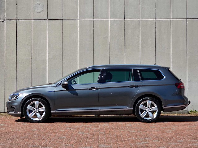 Volkswagen - 2016 - passat variant - 1.4 t. gte c.s. pl. - nb-177-b - afbeelding 32 van  46