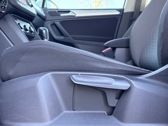 Volkswagen - 2016 - tiguan - 2.0 tsi 4 motion highline - personenauto - afbeelding 18 van  26