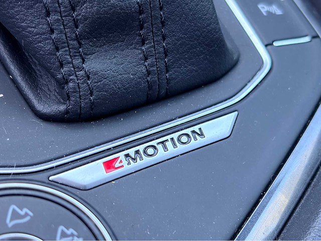 Volkswagen - 2016 - tiguan - 2.0 tsi 4 motion highline - personenauto - afbeelding 13 van  26