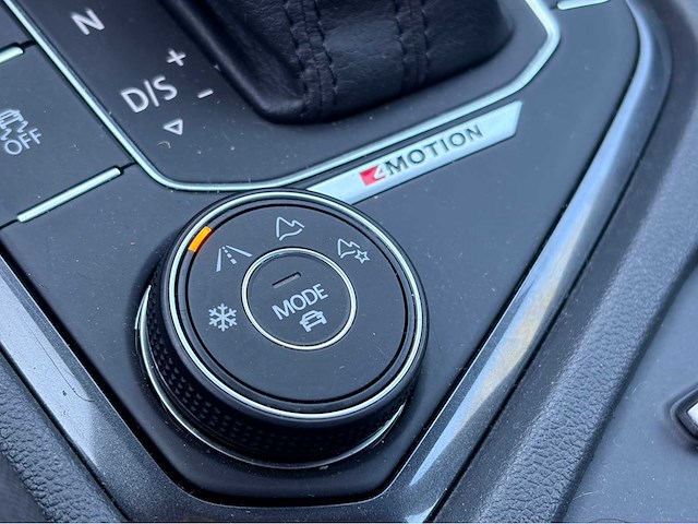Volkswagen - 2016 - tiguan - 2.0 tsi 4 motion highline - personenauto - afbeelding 14 van  26