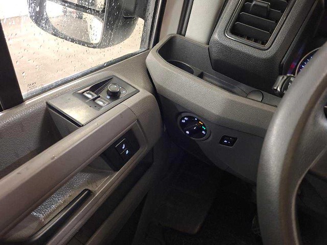 Volkswagen - 2017 - crafter - 35 2.0 tdi l4h4 - automaat - bedrijfswagen - afbeelding 2 van  18