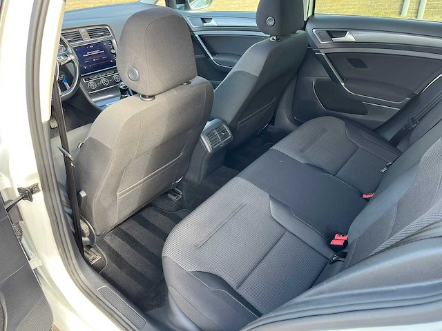 Volkswagen - 2017 - golf - 1.0 tsi virtual cockpit - personenauto - afbeelding 8 van  23