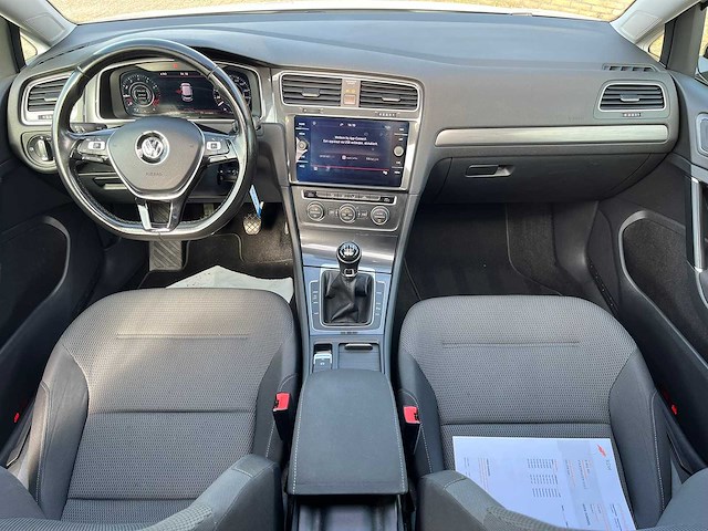 Volkswagen - 2017 - golf - 1.0 tsi virtual cockpit - personenauto - afbeelding 9 van  23