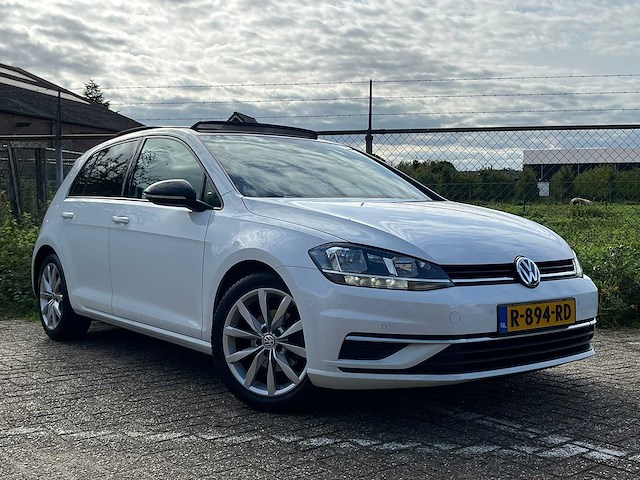 Volkswagen - 2017 - golf - 1.0 tsi virtual cockpit - personenauto - afbeelding 1 van  23