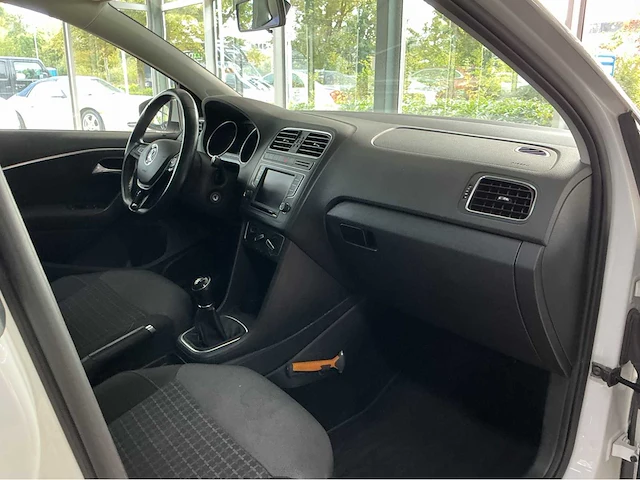 Volkswagen - 2017 - polo - 1.2 tsi comfortline - personenauto - afbeelding 15 van  40