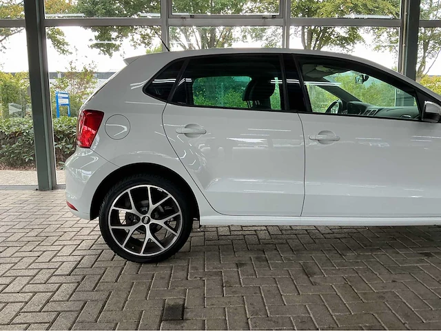 Volkswagen - 2017 - polo - 1.2 tsi comfortline - personenauto - afbeelding 39 van  40