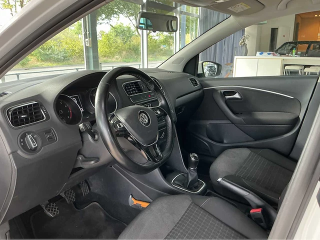 Volkswagen - 2017 - polo - 1.2 tsi comfortline - personenauto - afbeelding 9 van  40