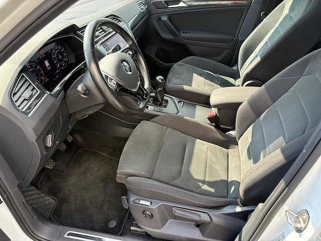 Volkswagen - 2017 - tiguan - 1.4 tsi cl bns r - personenauto - afbeelding 9 van  25