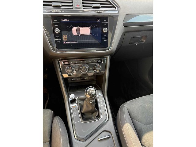 Volkswagen - 2017 - tiguan - 1.4 tsi cl bns r - personenauto - afbeelding 13 van  25