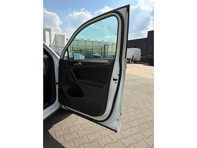 Volkswagen - 2017 - tiguan - 1.4 tsi cl bns r - personenauto - afbeelding 14 van  25