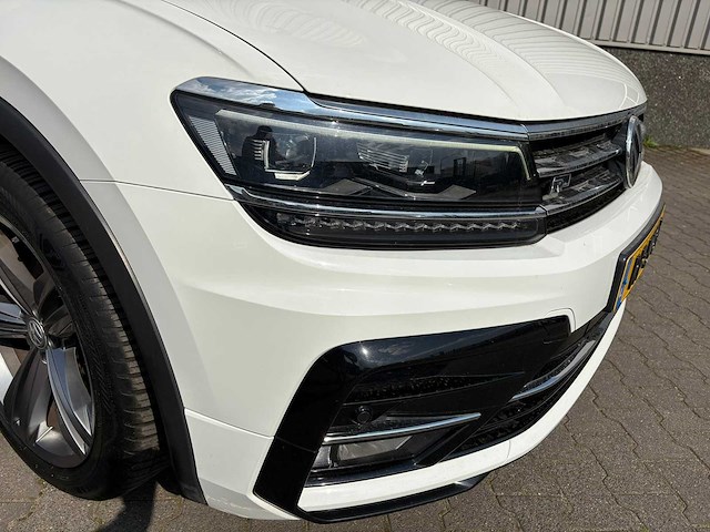 Volkswagen - 2017 - tiguan - 1.4 tsi cl bns r - personenauto - afbeelding 24 van  25