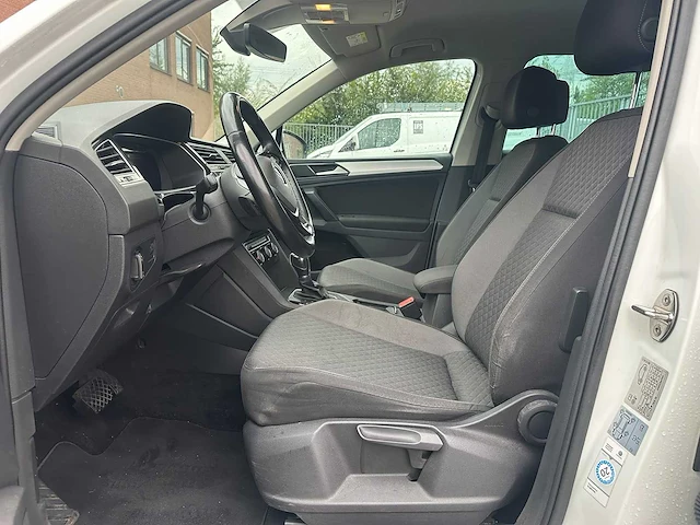 Volkswagen - 2017 - tiguan - 2.0 tsi 4m. highline - automaat - personenauto - afbeelding 7 van  26