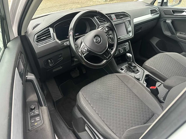 Volkswagen - 2017 - tiguan - 2.0 tsi 4m. highline - automaat - personenauto - afbeelding 8 van  26