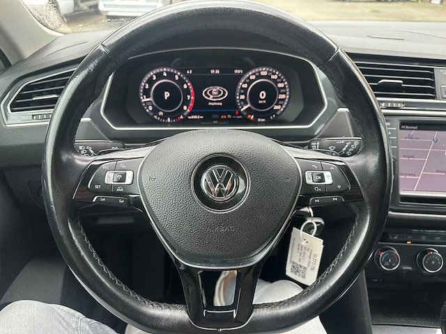 Volkswagen - 2017 - tiguan - 2.0 tsi 4m. highline - automaat - personenauto - afbeelding 10 van  26