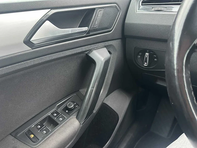 Volkswagen - 2017 - tiguan - 2.0 tsi 4m. highline - automaat - personenauto - afbeelding 19 van  26