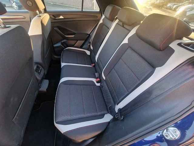 Volkswagen - 2019 - t-roc - 1.5 tsi sport - r-147-dt - personenauto - afbeelding 4 van  9