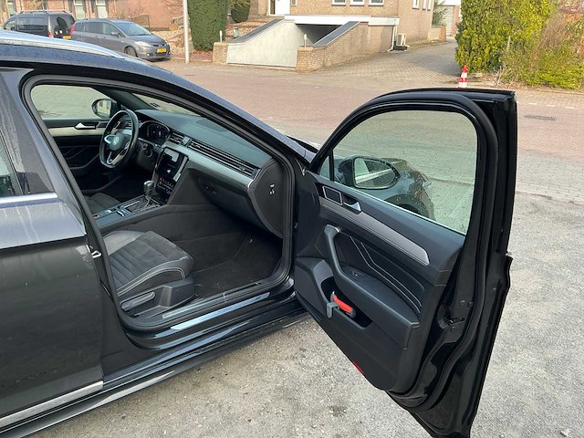 Volkswagen - 2020 - passat variant - 1.5 tsi r-line bns+ - personenauto (j-758-vj) - afbeelding 10 van  29