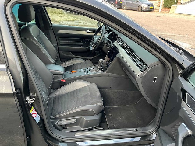 Volkswagen - 2020 - passat variant - 1.5 tsi r-line bns+ - personenauto (j-758-vj) - afbeelding 11 van  29