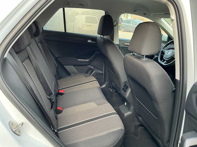 Volkswagen - 2020 - t-roc - 1.5 tsi style - personenauto (h-585-fd) - afbeelding 9 van  24