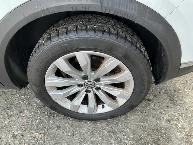 Volkswagen - 2020 - t-roc - 1.5 tsi style - personenauto (h-585-fd) - afbeelding 17 van  24