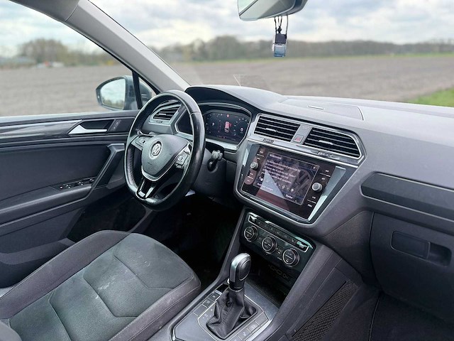 Volkswagen - 2020 - tiguan - 1.5 tsi highl. bus r - s-633-rx - afbeelding 13 van  14