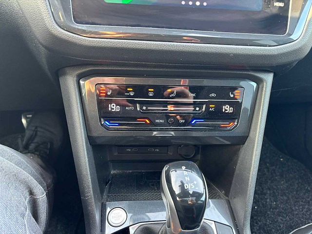 Volkswagen - 2021 - tiguan - 2.0 tsi r 75 4m - automaat - personenauto - afbeelding 6 van  21